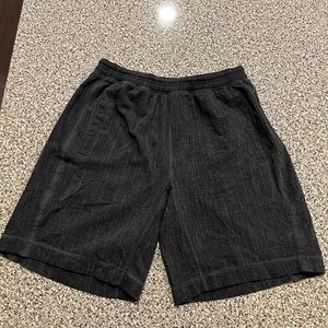 Men’s medium sized Lululemon shorts